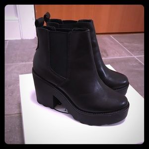 Steve Madden Gretta booties. Size 5